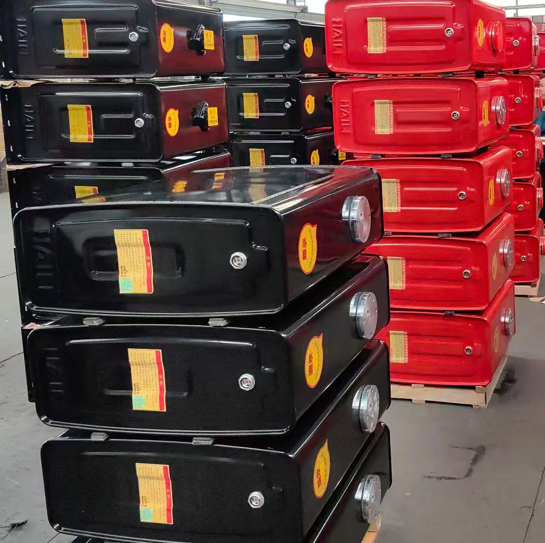 Топливные емкости для грузовых автомобилей, грузовых автомобилей большой грузоподъемности