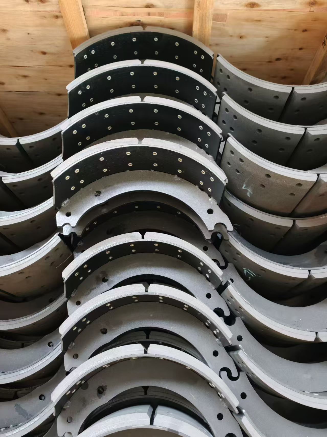 Тормозные колодки грузовых автомобилей, прицепов