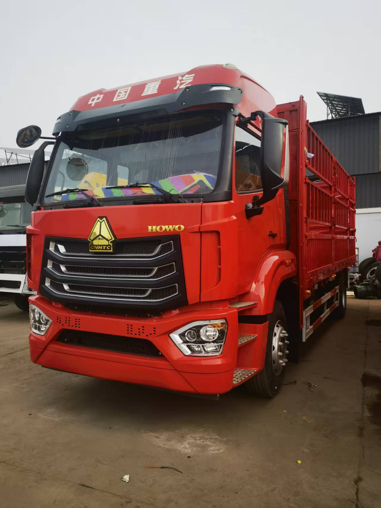 ```Шаньдунская тяжелая автомобильная промышленность, грузовик с бортовой платформой модели Haowu```